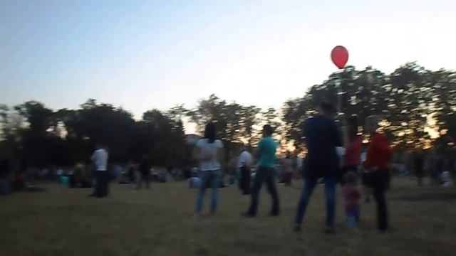 Люди собираются на концерт в #СадБернацкого в #Краматорск'е смотреть онлайн