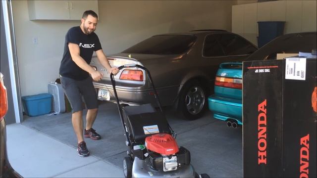 First Start - Honda HRR216K9VKA Lawnmower - Phoenix, Arizona смотреть онлайн