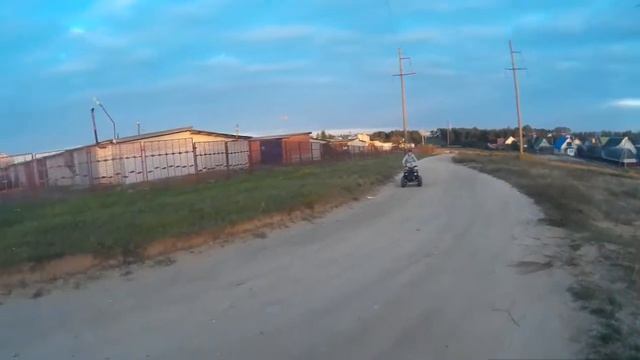 Езда на двух колесах на квадроцикле. смотреть онлайн