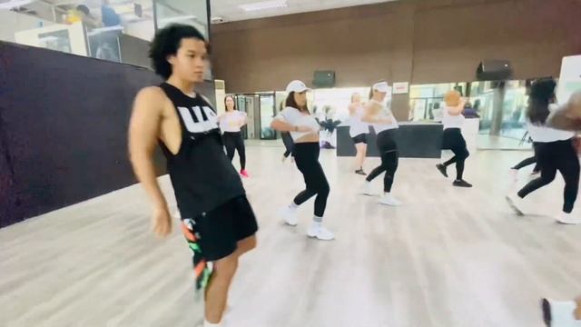 LA BACHATA by Manuel Turizo / Zumba / BACHATA / Teddy Valcorza смотреть онлайн