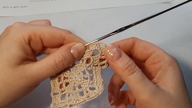 Ажурная квадратная салфетка в филейной технике. Увеличивается до размеров скатерти. смотреть онлайн