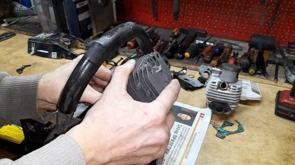 Бензопила Huter BS-52 не заводится на горячую и слетает цепь