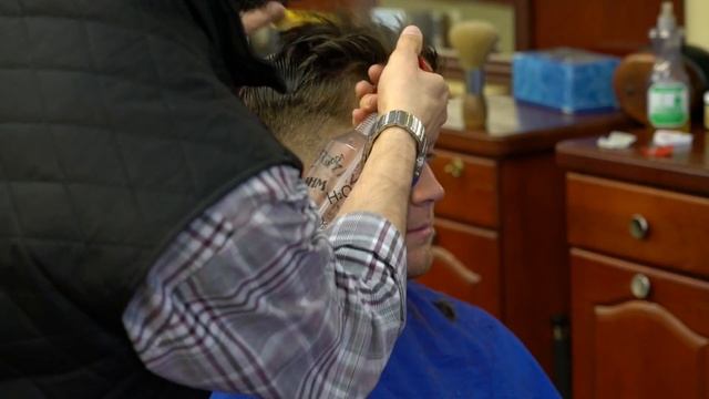 Barber Tutorial: How to Cut a Fohawk with a Fade by MC Barber" смотреть онлайн