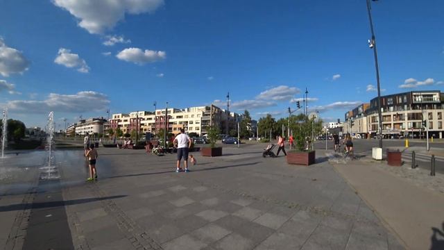 Как выглядят современные и старые районы Варшавы (Mokotów vs Wilanów) смотреть онлайн