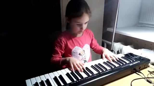 Саша играет свои композиции смотреть онлайн