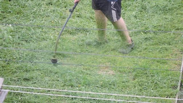 Что будет если косить триммером без защитного кожуха? смотреть онлайн