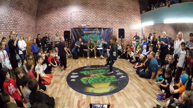 Bboy Glok Vs Bboy Kiri Boss - брейкданс чемпионат TurtleFreeze Battle