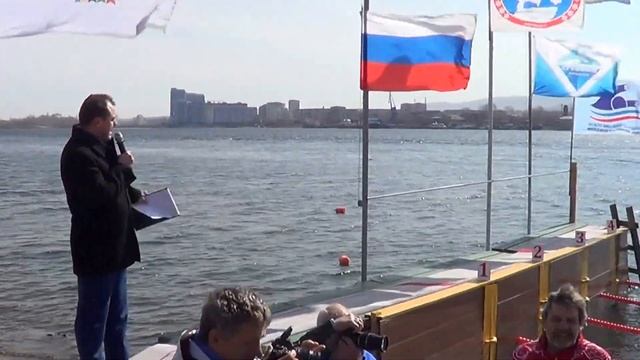 Разогрев перед заплывом девушки поднимают соревновательный дух смотреть онлайн