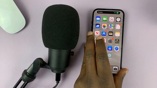 iPhone14/14 Pro: How To Connect A USB Microphone смотреть онлайн