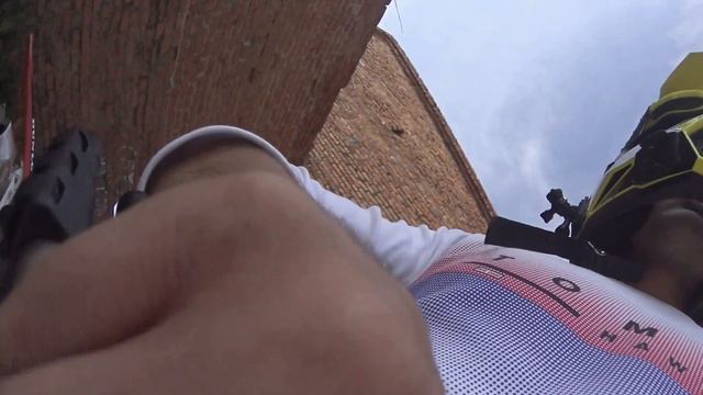 Недовольные женщины вышли на мотоциклиста||Под подозрением смотреть онлайн