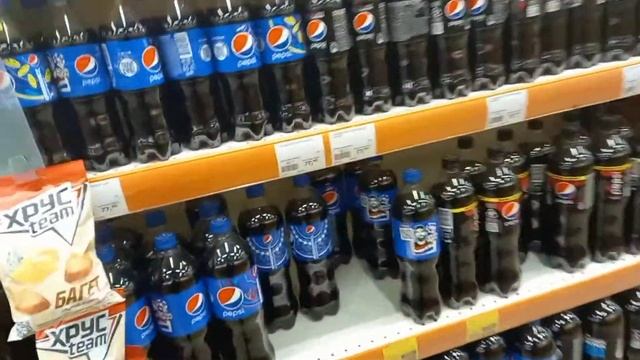 Приехал в город Киров, посещаю ТЦ Макси. Сравнивая цены. смотреть онлайн