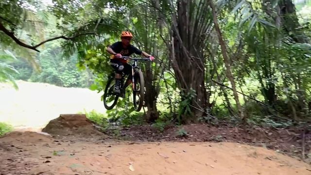 first jump with DaBomb Cherry Bomb 29ner смотреть онлайн