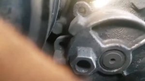 Как снять генератор и натяжной ролик на двигателе м54  БМВ.