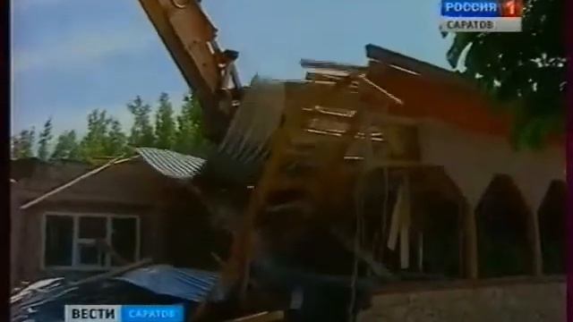 На улице Чернышевского демонтировали незаконно возведенные кафе