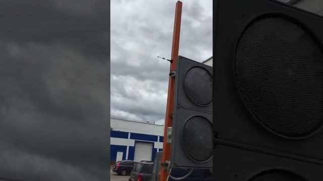 Мобильный светофор для ремонта дорог с синхронизацией по радиоканалу. смотреть онлайн