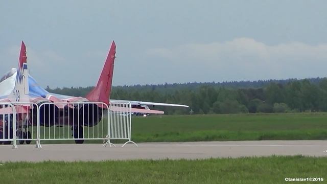 СУ-34 Разлет после 25 Летия Стрижей и Руссих Витязей смотреть онлайн