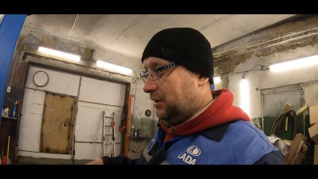 ?Нашёл огромную дыру в стакане ?вода в салоне субару? смотреть онлайн