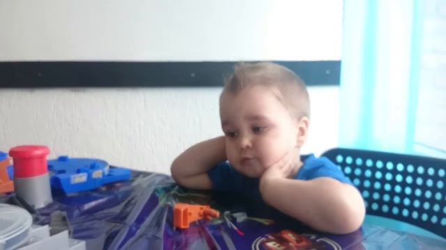 Распаковка трасы Тачки Дисней Молния Маквин . Unboxing raceway Disney Pixar Cars McQueen . смотреть онлайн