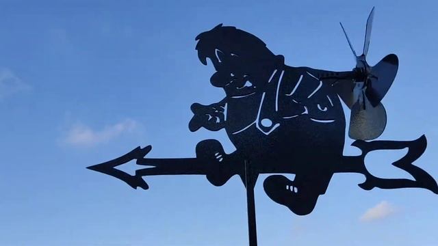 флюгер Карлсон с пропеллером смотреть онлайн