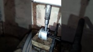 Как легко выпресовать палец из шатуна без повреждения поршня