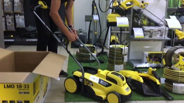 Распаковка аккумуляторной газонокосилки Karcher LMO 18-33 Battery Set