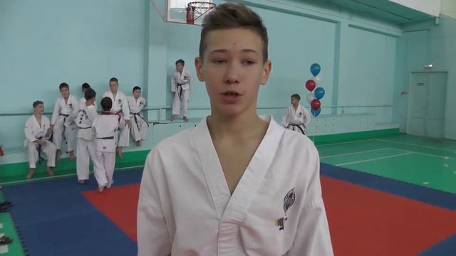 Не только ноги работать умеют,язык тоже хорошо работает! Артур дает интервью)) смотреть онлайн