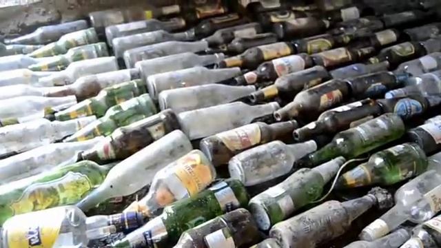 Заливка стяжки пола с стеклянными бутылками//Из райцентра в деревню смотреть онлайн