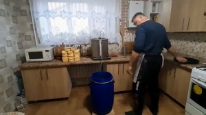 Тестирую Российскую новинку , холодное осахаривание зерновых.  часть 1- Сбраживание.