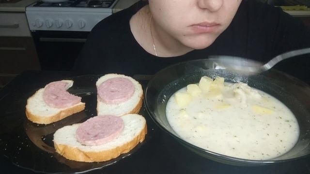 Сырный суп ,бутерброды? #асмр #еда #едаялюблютебя #мугбанг #рекомендации #рек #asmr #суп #колбаска