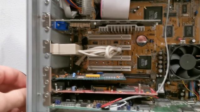 AMD K6-2+ Retro-PC für DOS und Windows 98 Spiele смотреть онлайн