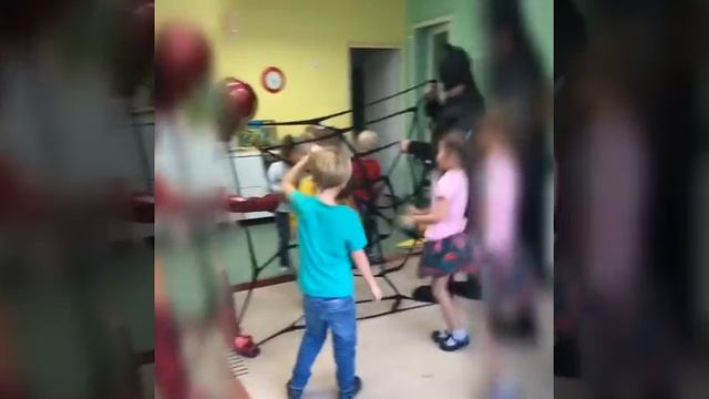 Заказать аниматоров Бетмана и Железного Человека на день рождения ребенка в Санкт-Петербурге смотреть онлайн