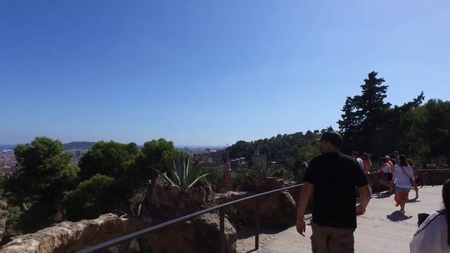 A Walk in Park Güell to Gaudi House Museum (Casa Museu Gaudí) | Barcelona, Spain ?? смотреть онлайн