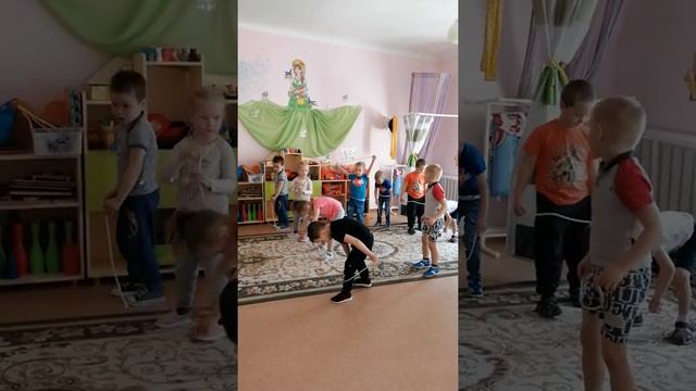 Утренняя гимнастика с верёвочками