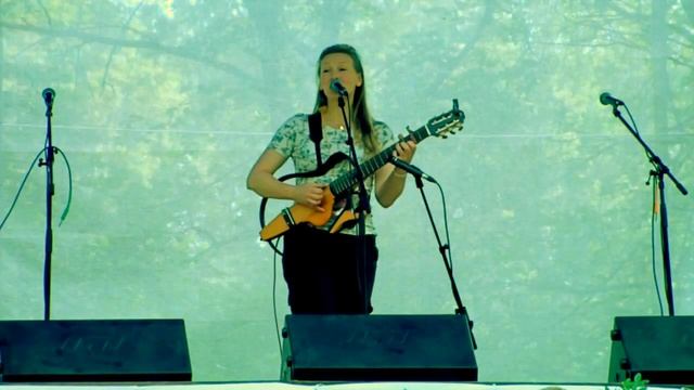 Г.Хомчик - Лыжи у печки стоят (Грушинский фестиваль 2012) смотреть онлайн