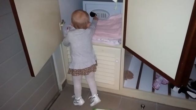 Взлом сейфа шуточный смотреть онлайн