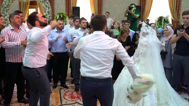 СВАДЬБА В БУЙНАСКЕ! Огненный танец жениха и невесты! Архив