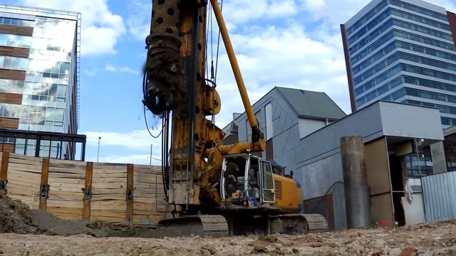 Bauer BG 36 and Cat 928H смотреть онлайн