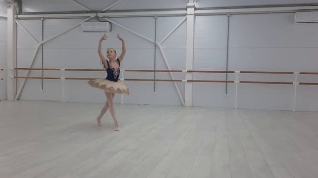 Академия балета Вяхиревых. Зюзина Алёна. Вариация из балета Пахита смотреть онлайн
