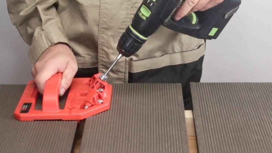 Как удобно и быстро крепить террасную доску со скрытым крепежом | Кондуктор PHJ-06 Deck Jig Woodwork смотреть онлайн