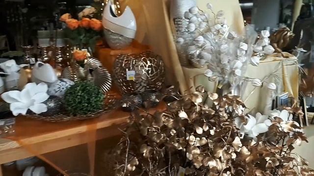 Красивый декор в мебельном магазине. смотреть онлайн