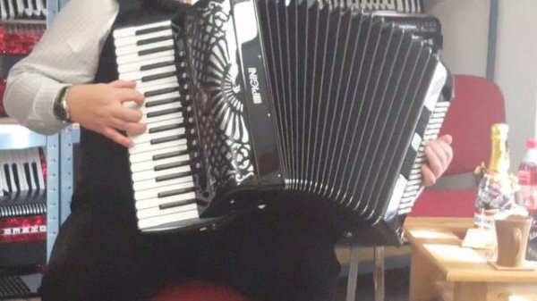 Klangprobe Akkordeon Pigini P37 Cassotto