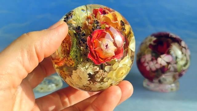 Шары из эпоксидной смолы с настоящими цветами внутри смотреть онлайн