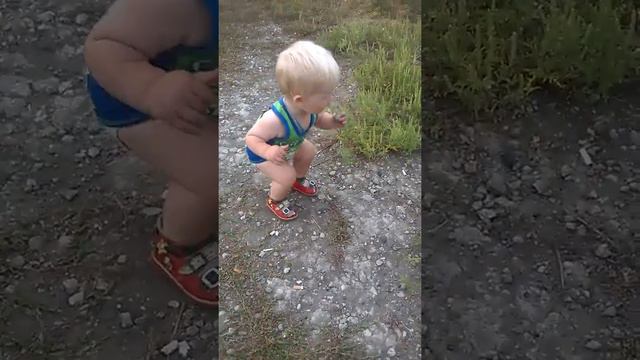 Super Sasha сам ходит,гуляет.Совсем взрослый парниша) смотреть онлайн