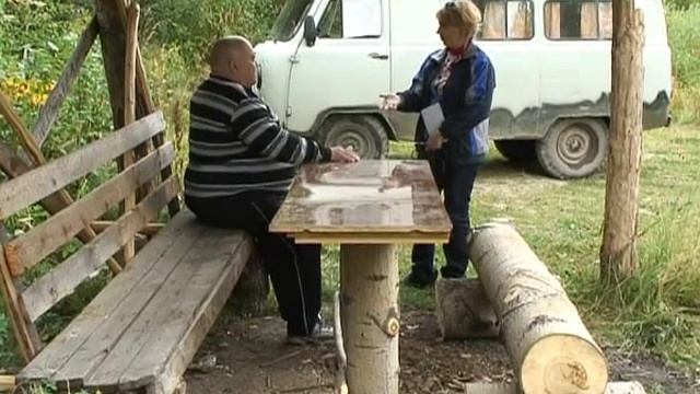 Сломали беседку охотников