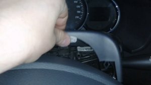 Снимаем панель приборов Renault Logan New 2013