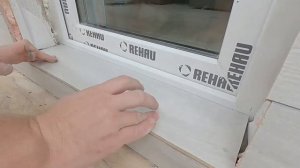 Ламинат на стене. Внутренняя отделка балкона. Просто, практично и доступно.