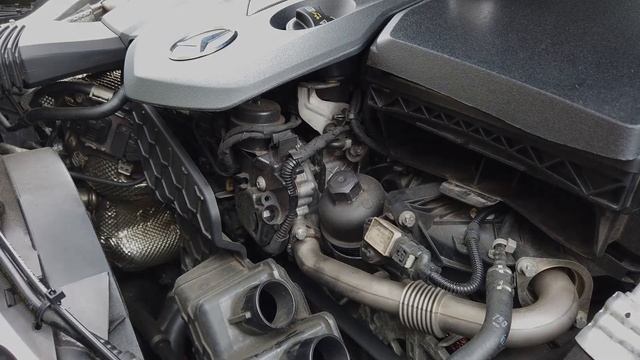 Mercedes Benz E class 220d oil fillter change/ w213, w253 with engine OM654 смотреть онлайн