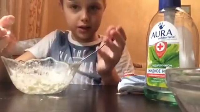 Как сделать лизуна из муки,пасты,жидкого мыла!!!!!ШООООООООК ПОЛУЧИЛОСЬ!!!! смотреть онлайн