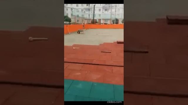 Видео монтажа резиновой плитки толщиной 30 мм на спортивной площадке смотреть онлайн