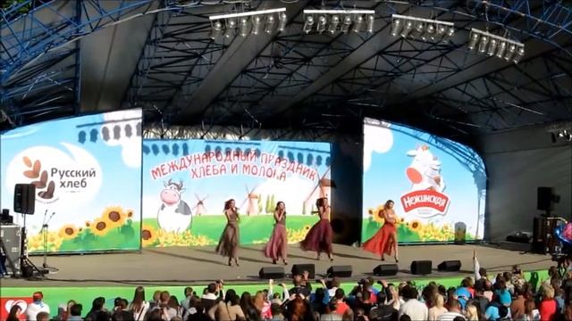 Праздник хлеба и молока. Блестящие смотреть онлайн